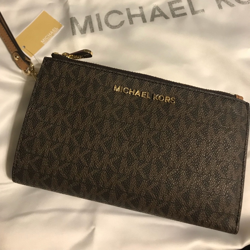 Beautiful NWT MK double zip wallet